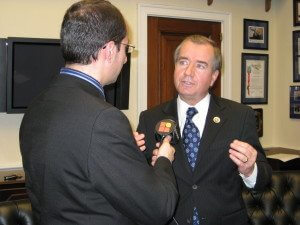 dc-009 Rep. Royce (R-Calif.) talking to the Weekly's Mouradian
