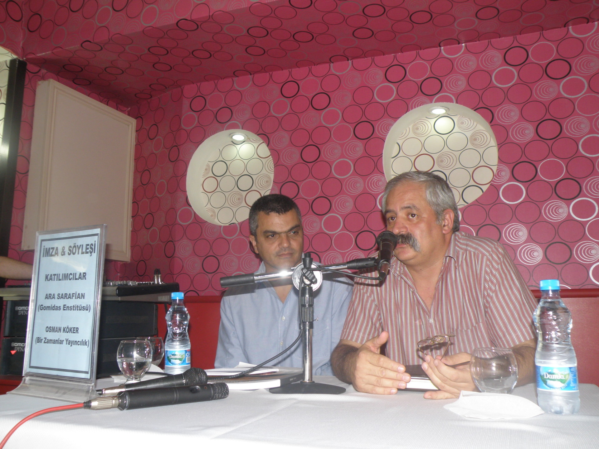 Sarafian (L) and Koker during the book event. (Photo by Ayse Gunaysu)