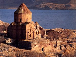 akhtamar akhtamar Sourp Khatch Church of Akhtamar Gets Its Cross