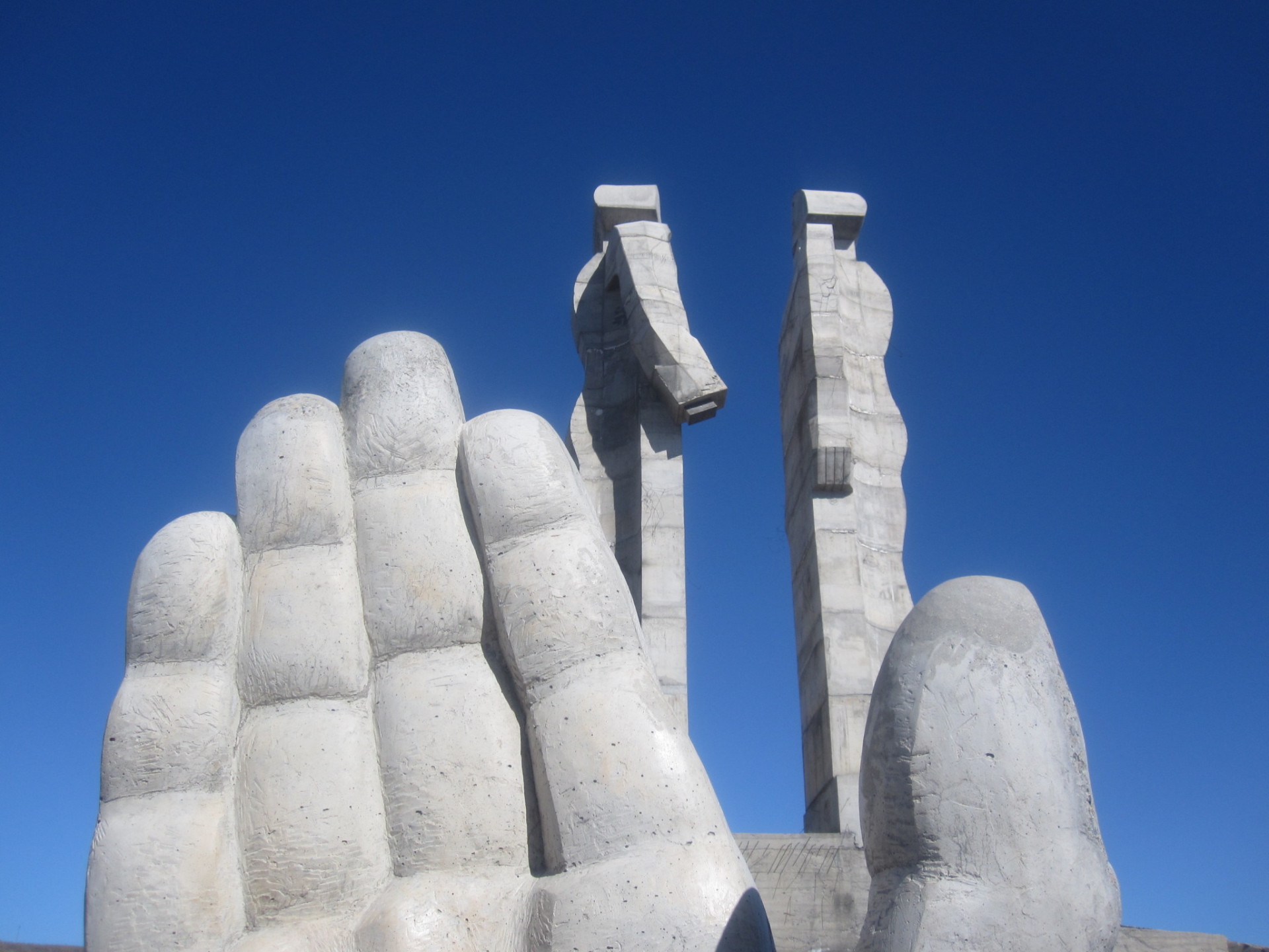 030 “I said I would smash the statue down with my own hands, and I will,” Aktas had declared in 2009. (Photo: Khatchig Mouradian)