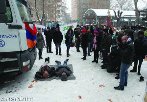 Battle over Mashtots Park: Protesters Block City Plan to Build on Yerevan ...