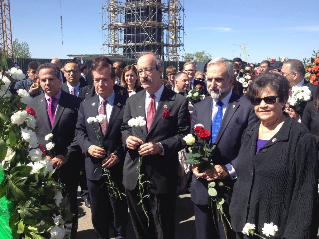 Rep. David Cicilline (D-RI), Chairman Ed Royce (R-CA), Ranking Democrat Eliot Engel (D-NY), ANCA Chairman Ken Hachikian and Rep. Lois Frankel (D-FL) in a moment of silence as they approach the Armenian Genocide Memorial.
