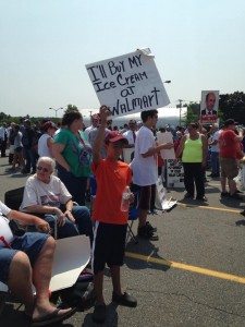 A young protester holds up a sign at the Tewsbury, Mass. store. (Photo by Nanore Barsoumian/The Armenian Weekly)